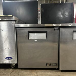 True TUC-27 Series Single Door 27" Under Counter Refrigerator REFURBISHED - SRB-1015 True TUC-27 Series Single Door 27" Under Counter Refrigerator REFURBISHED - SRB-1015