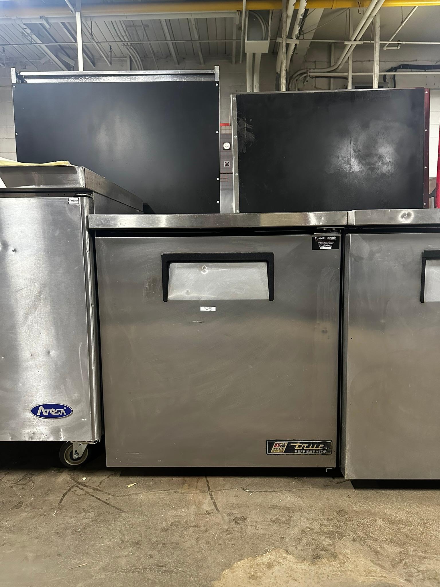True TUC-27 Series Single Door 27" Under Counter Refrigerator REFURBISHED CFE-0146 True TUC-27 Series Single Door 27" Under Counter Refrigerator REFURBISHED CFE-0146