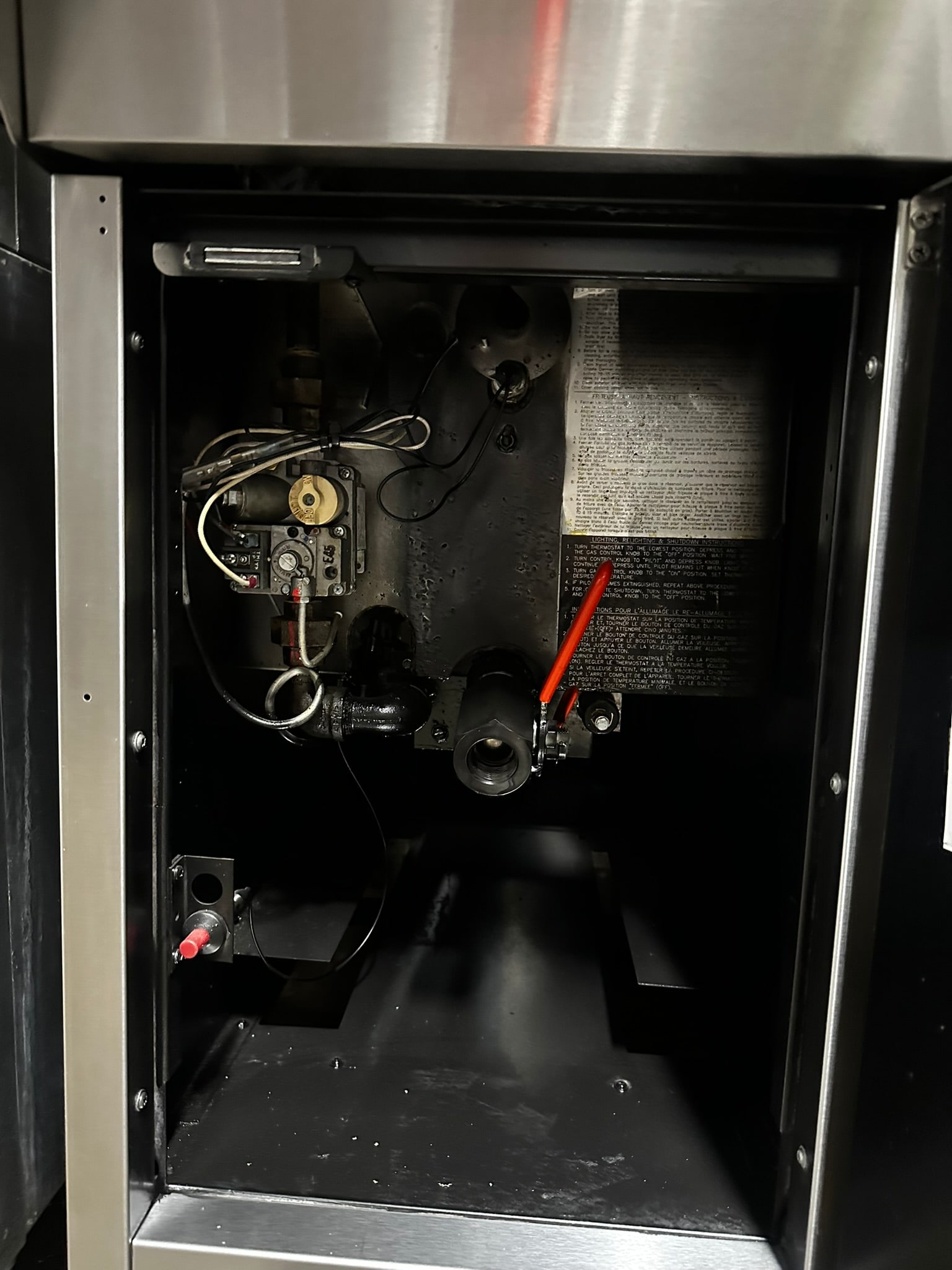 Garland Master Series Heavy Duty 34" Range with 2 Burners & 23" Griddle Natural Gas / Master Series Heavy Duty Gas Fryers M35SS REFURBISHED - SRBO-0126