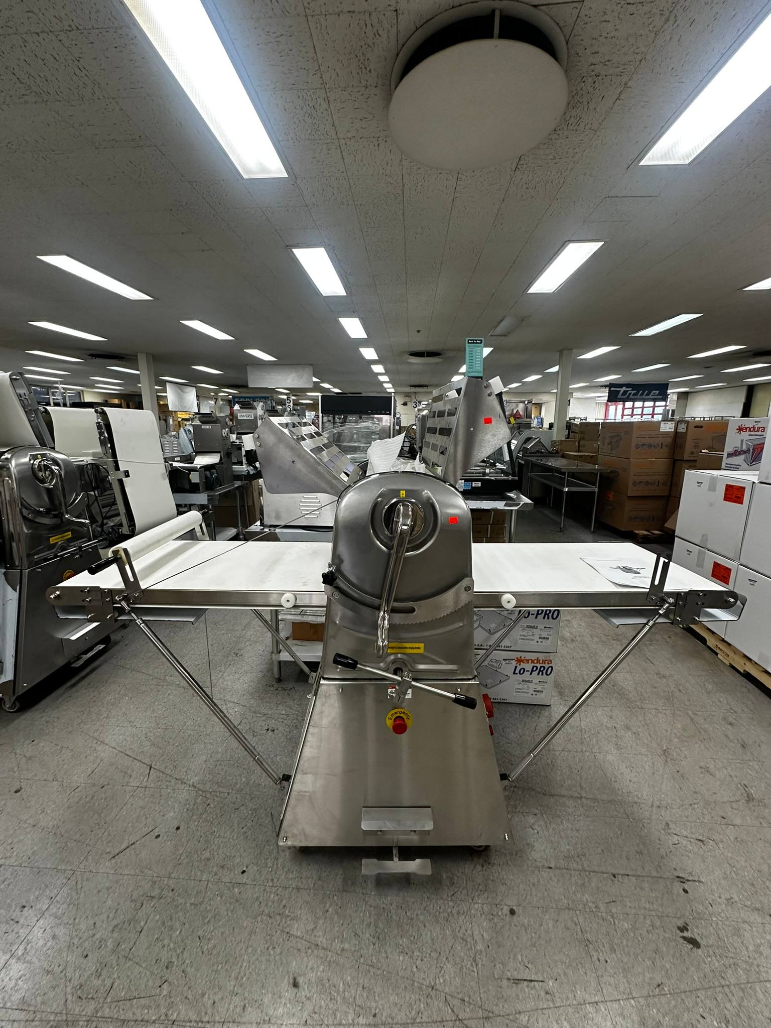 Universe 20" x 81" Belt Floor Reversable Dough Sheeter GL-E520 - 110v / 1PH/ 60 HZ