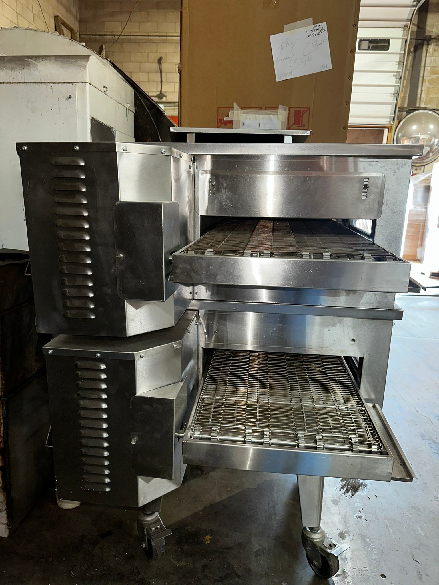 (USED) Zesto Natural Gas Double Conveyor Pizza/Bake Oven, 18″ Wide Belt, 30″ Cook Chamber REFURBISHED - SRBO-0160