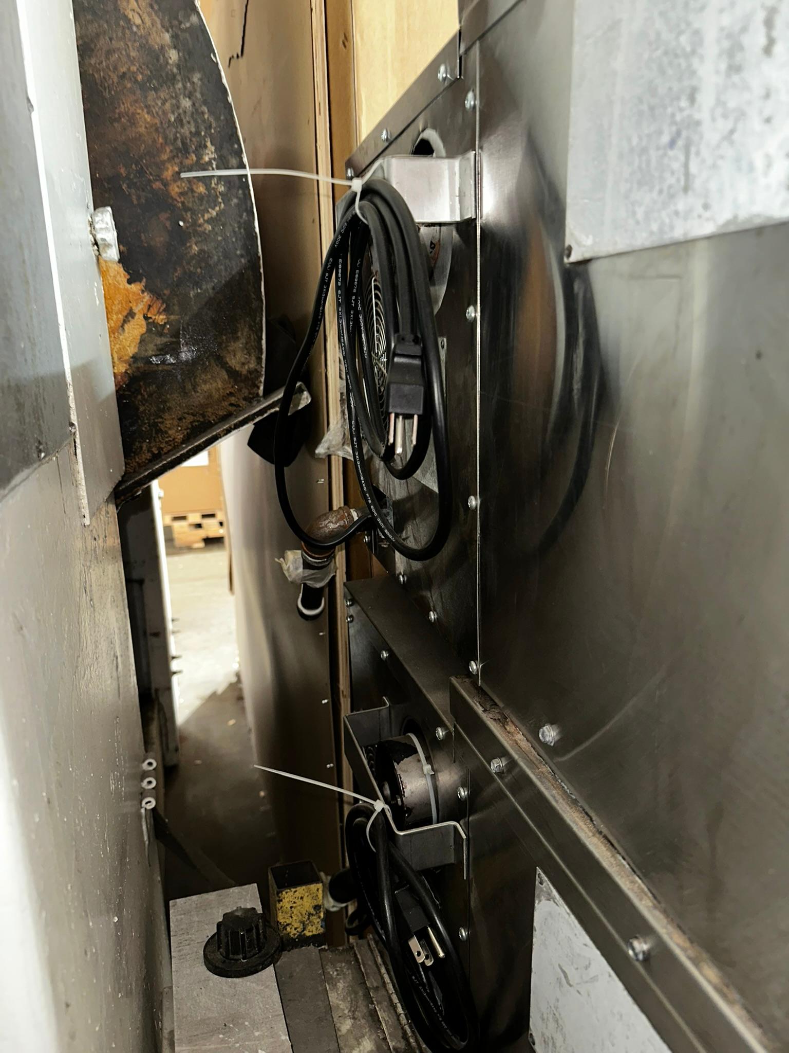 (USED) Zesto Natural Gas Double Conveyor Pizza/Bake Oven, 18″ Wide Belt, 30″ Cook Chamber REFURBISHED - SRBO-0160