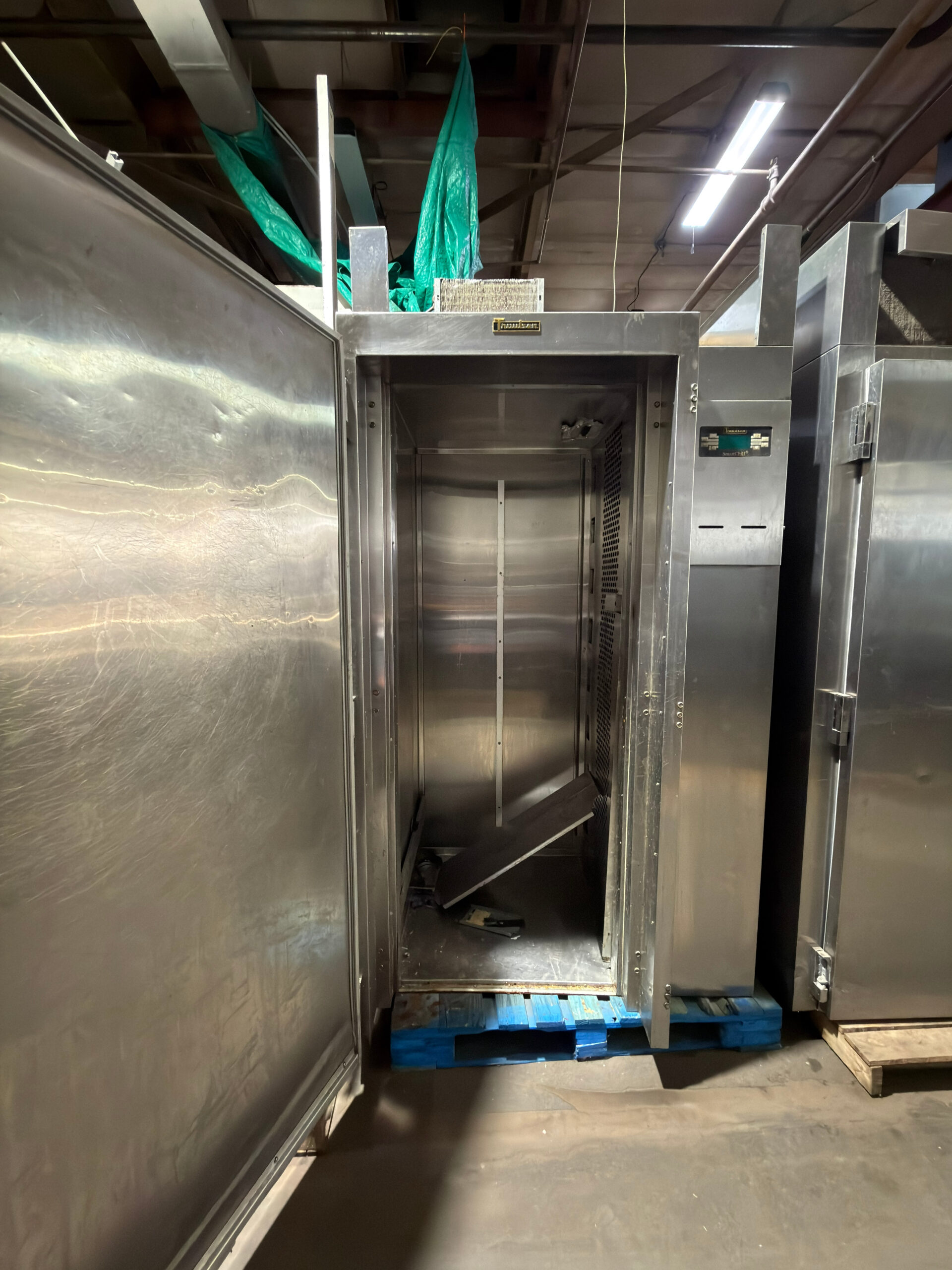 Traulsen RBC200 Remote Roll-In 200 lb Blast Chiller, Remote compressor  REFURBISHED - SRBAC-04