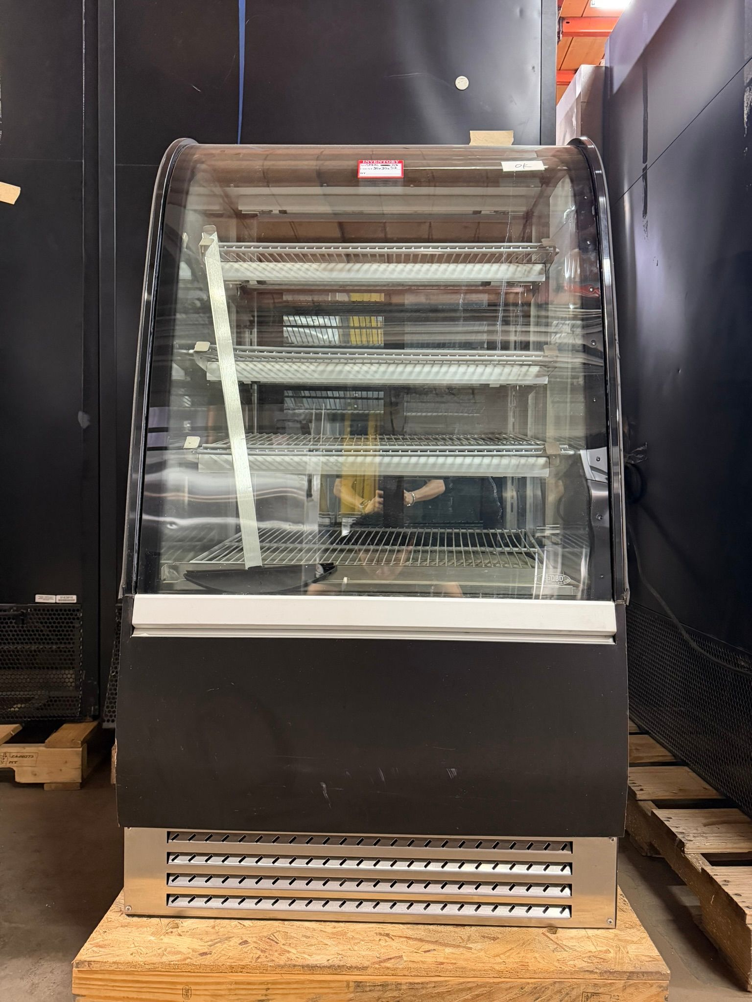 QBD 30" Curved Glass Refrigerated Pastry Case REFURBISHED - SRBAC-06