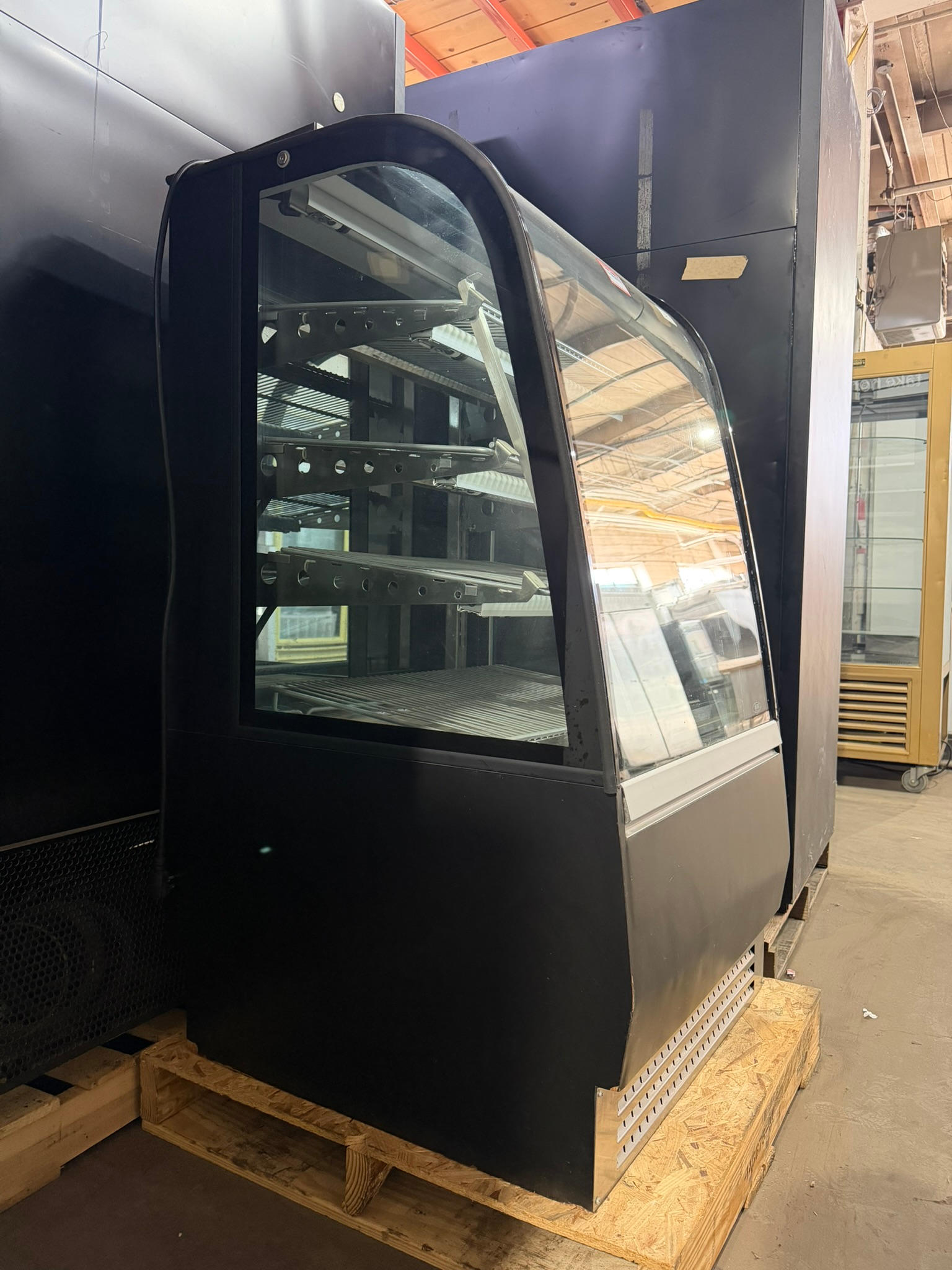 QBD 30" Curved Glass Refrigerated Pastry Case REFURBISHED - SRBAC-06