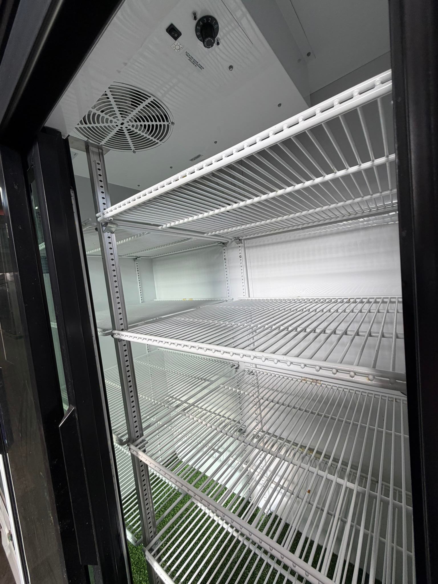 True 47" Merchandiser Refrigerator with 2 Glass Sliding Doors, White Exterior - GDM-41 REFURBISHED - SRBAC-14