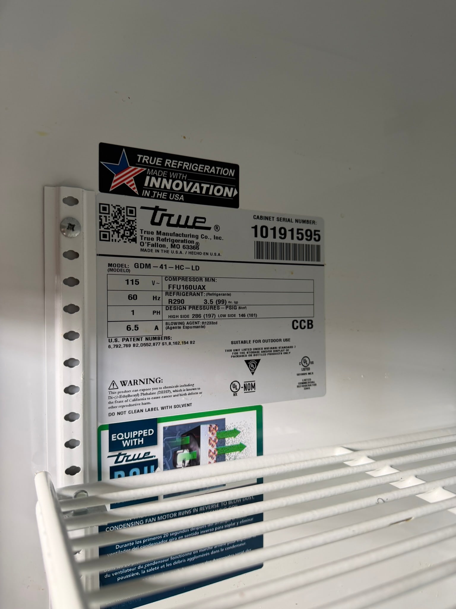 True 47" Merchandiser Refrigerator with 2 Glass Sliding Doors, White Exterior - GDM-41 REFURBISHED - SRBAC-14