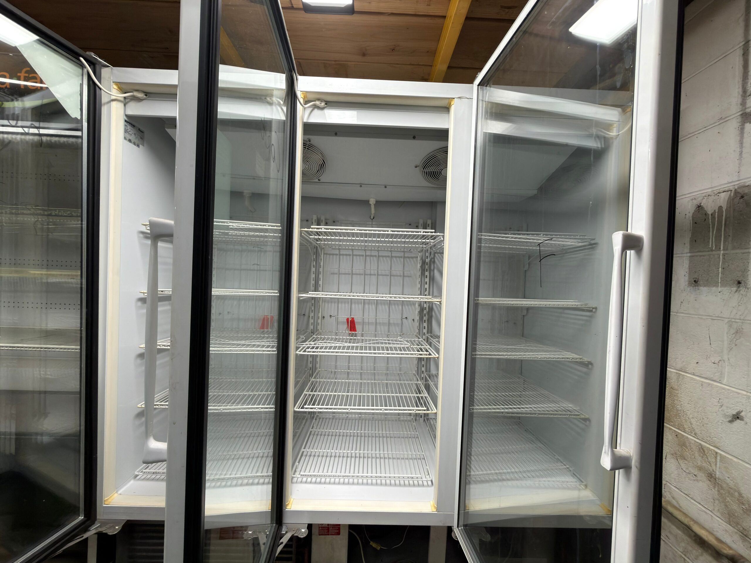 Master-Bilt BGM-74HD 78″ Three Glass Door Cooler REFURBISHED – SRBAC-32