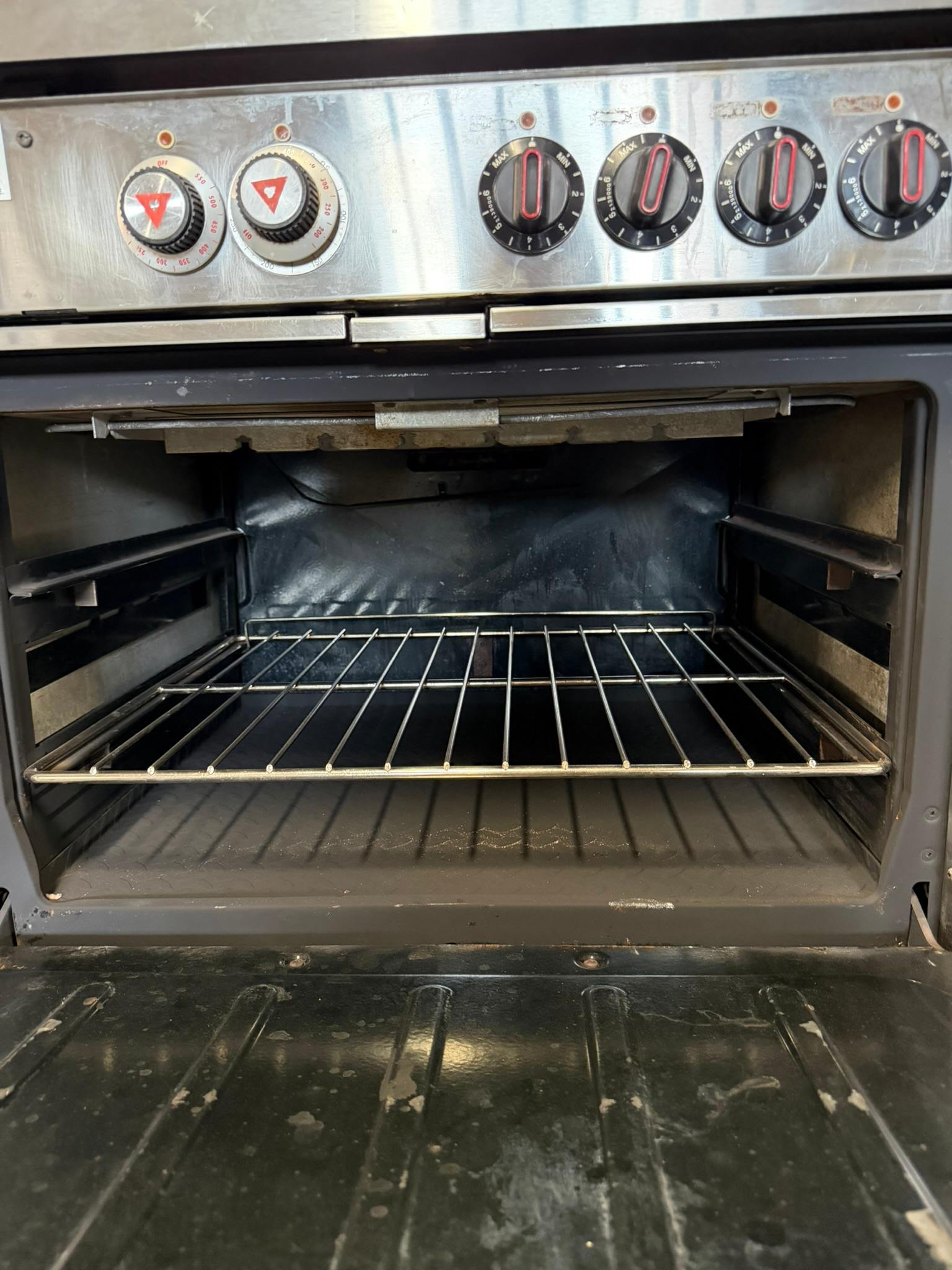 Vulcan 60" Electric Range with 6 French Plates, 24" Griddle, 2 Standard Oven REFURBISHED – SRBO-0168
