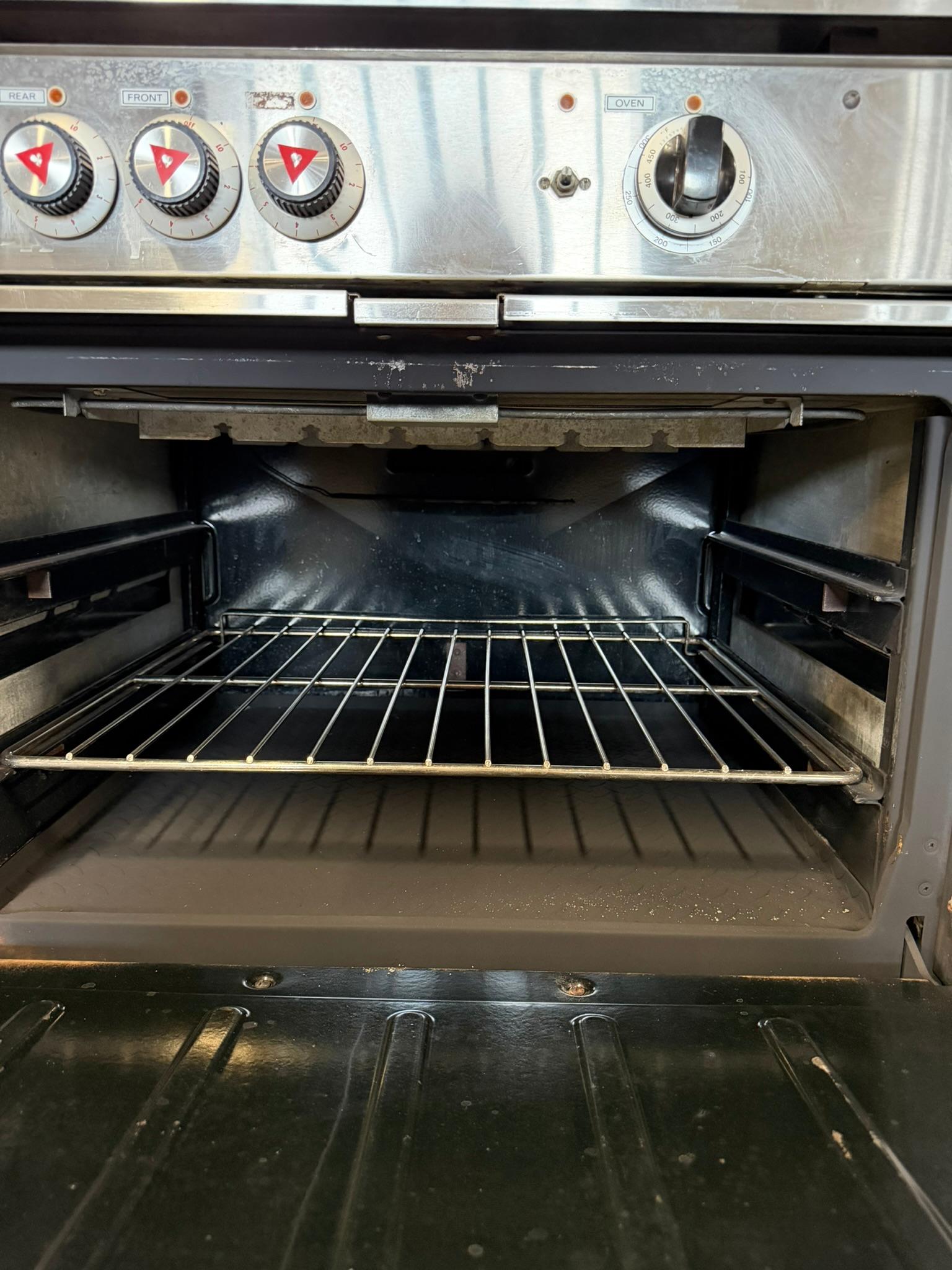 Vulcan 60" Electric Range with 6 French Plates, 24" Griddle, 2 Standard Oven REFURBISHED – SRBO-0168