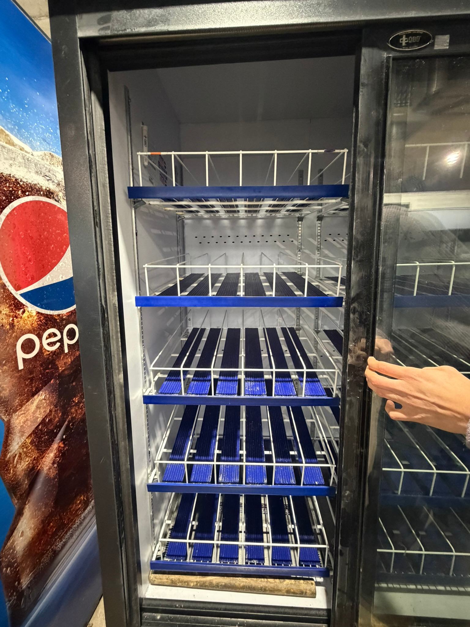 QBD - CD40-HC Refrigerator 2 sliding doors 48X29.5X78.12 - REFURBISHED QBD - CD40-HC Refrigerator 2 sliding doors 48X29.5X78.12 - REFURBISHED