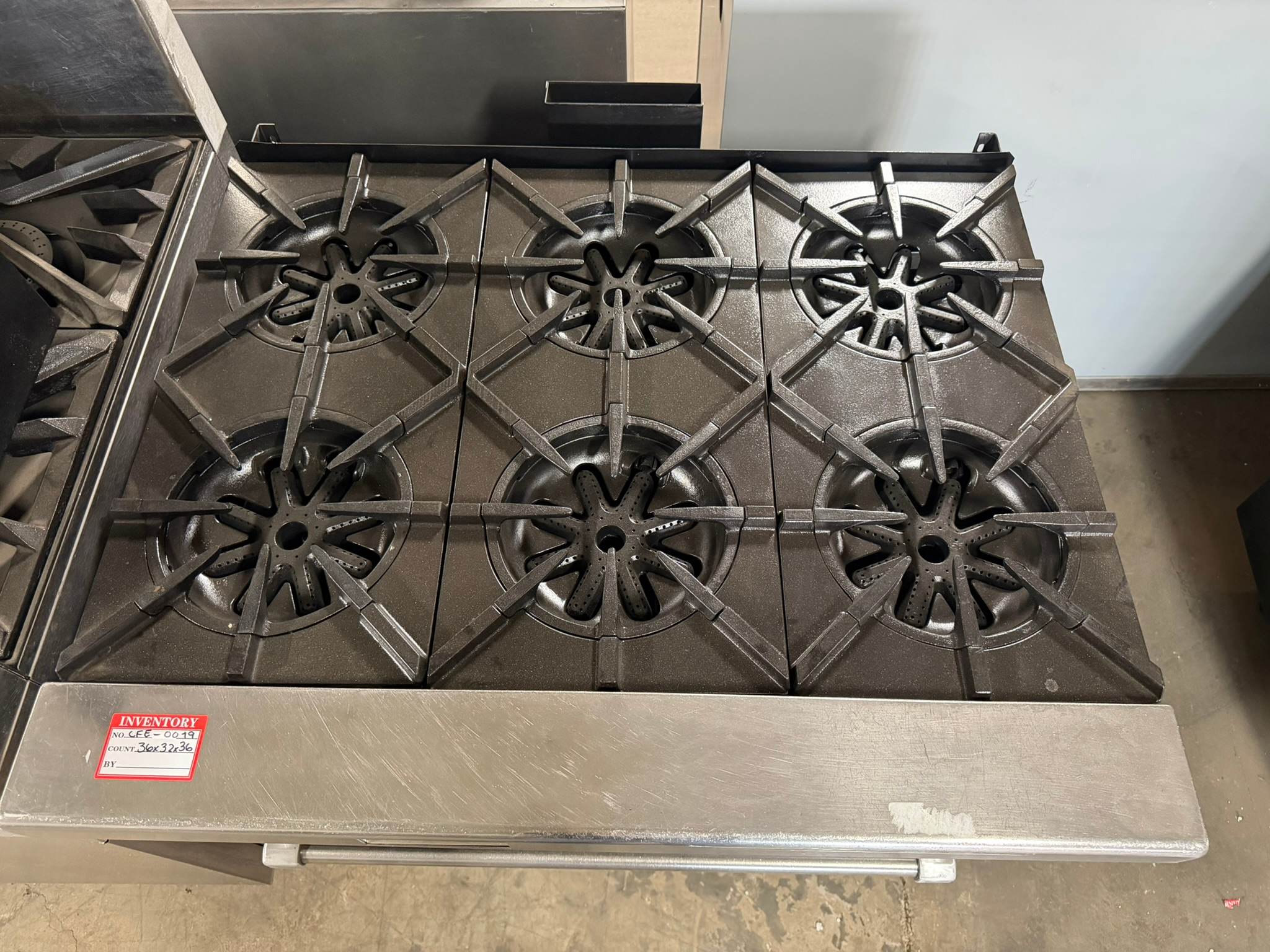 Garland H286RC (part of the Starfire Series) Heavy-duty 36-inch gas range with 6 open-top burners and a convection oven base REFURBISHED CFE-0019