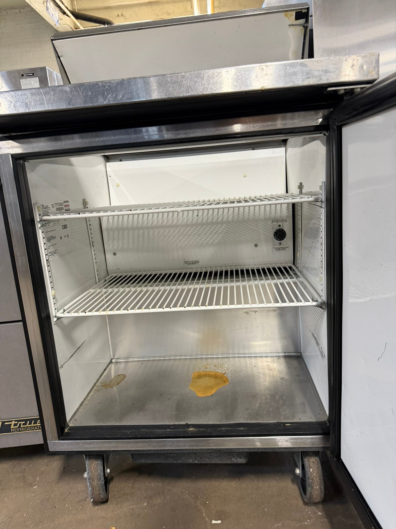 True TSSU-27 Single Door Sandwich/Salad Food Prep Table Refrigerator, 8 Pan, 27", 115/60/1 REFURBISHED CFE-0142