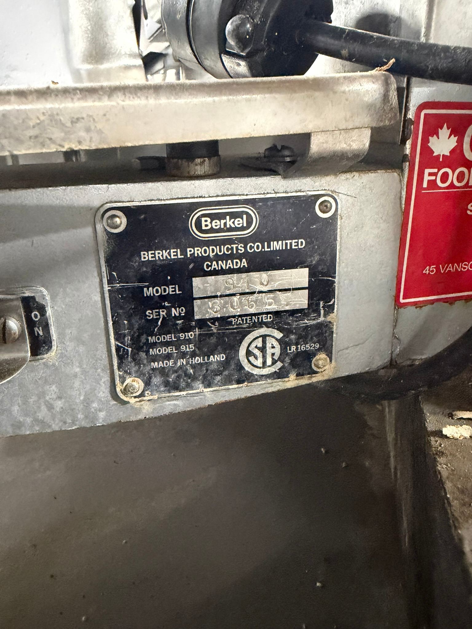 Berkel 910 Commercial Meat Slicer. REFURBISHED CFE-0169