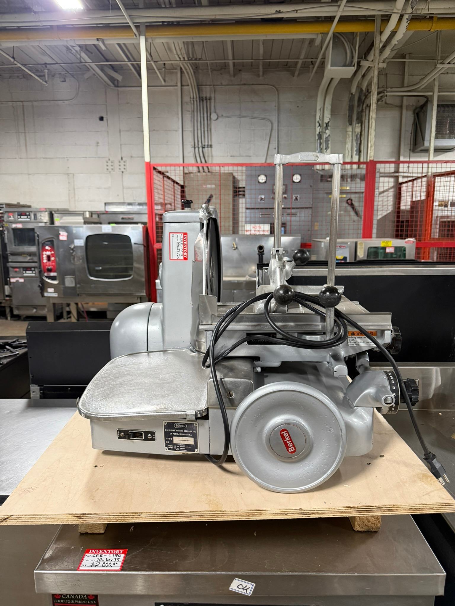 Berkel 910 Commercial Meat Slicer. REFURBISHED CFE-0171