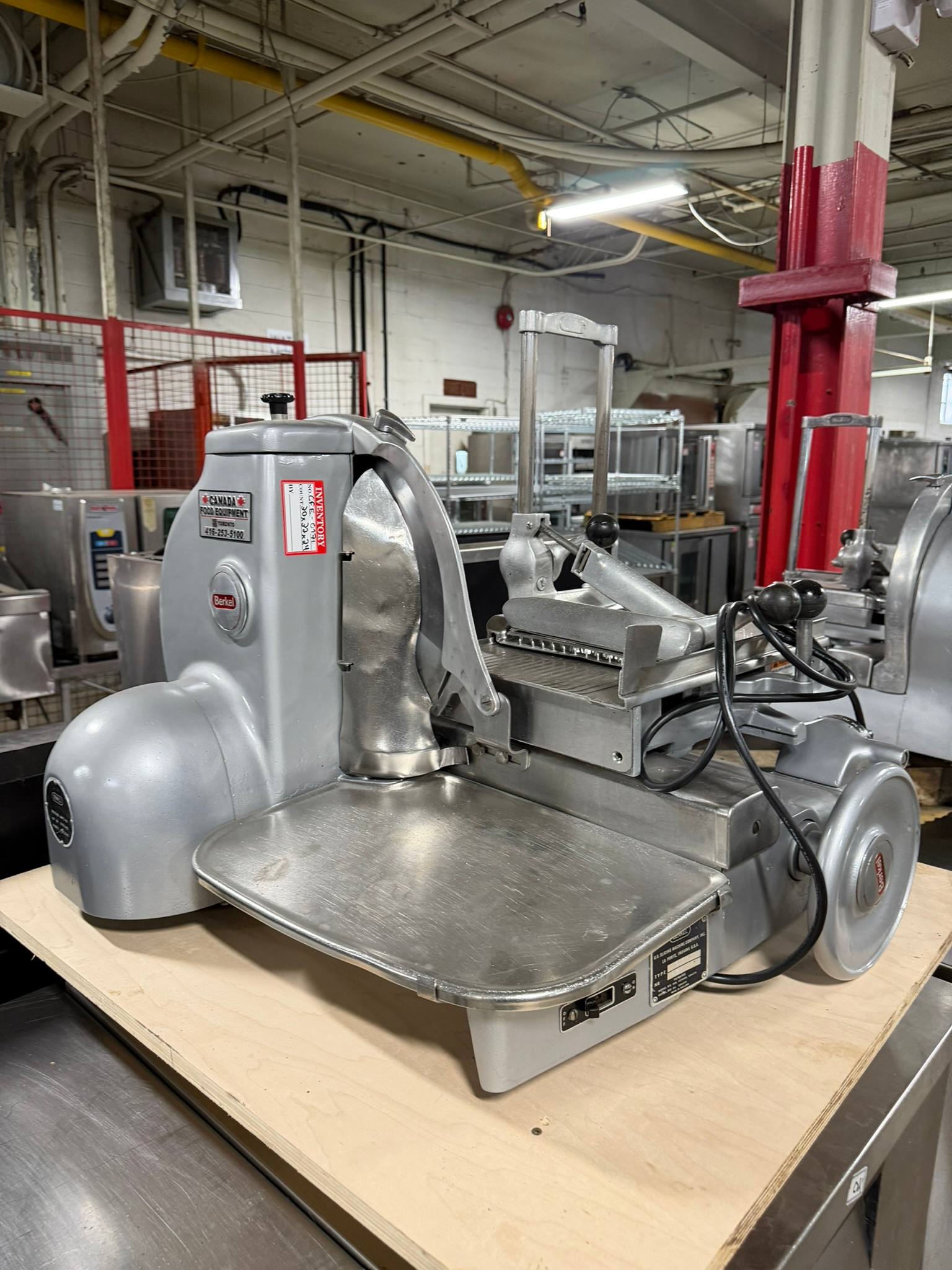 Berkel 910 Commercial Meat Slicer. REFURBISHED CFE-0171