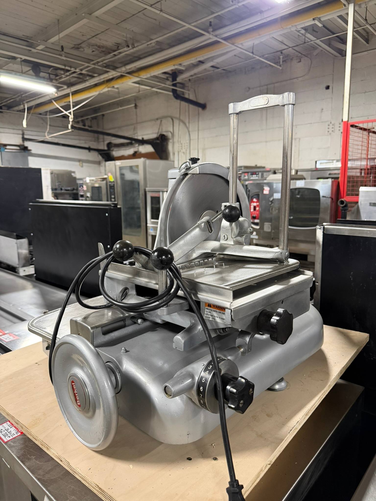 Berkel 910 Commercial Meat Slicer. REFURBISHED CFE-0171