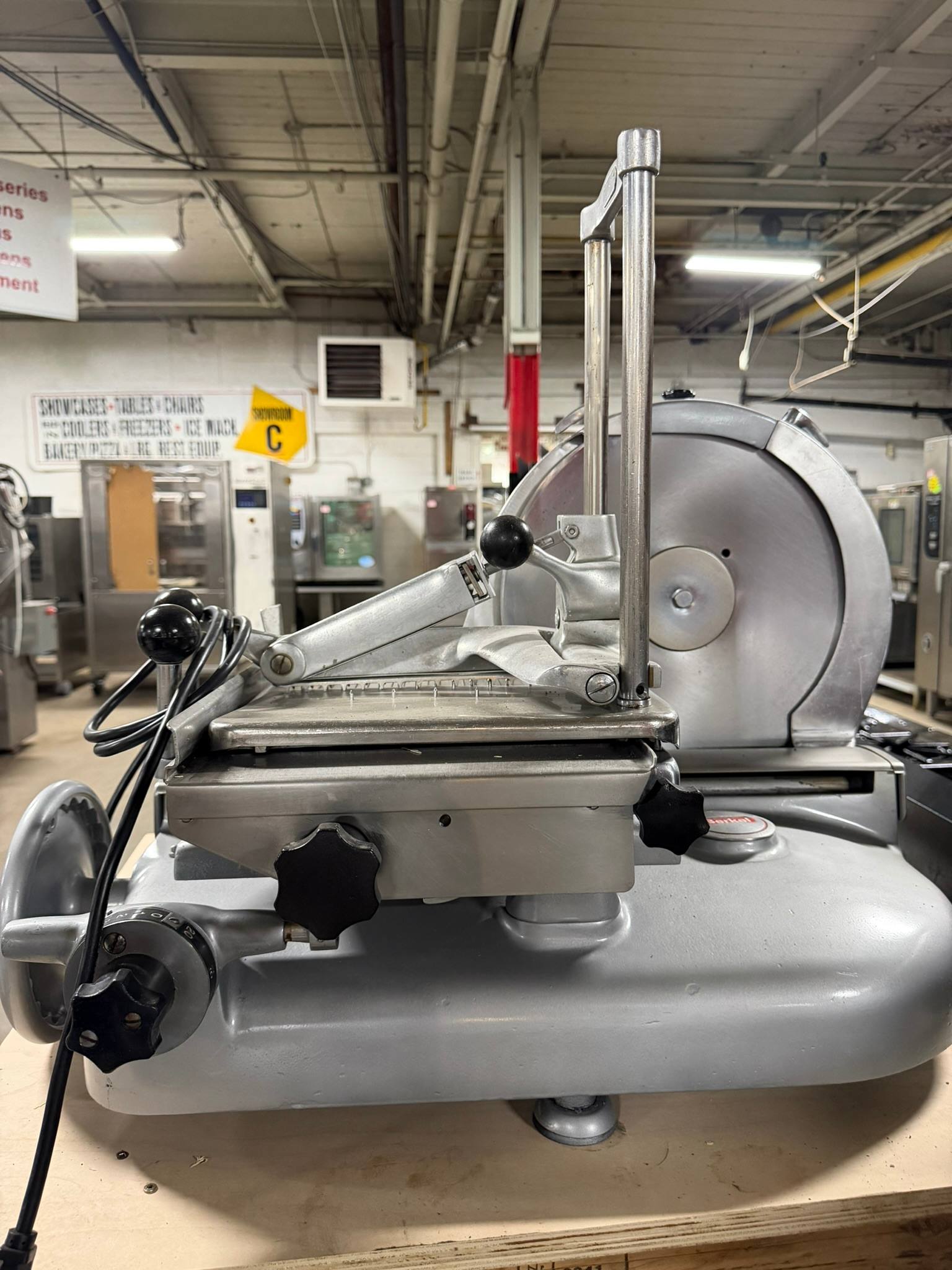Berkel 910 Commercial Meat Slicer. REFURBISHED CFE-0171