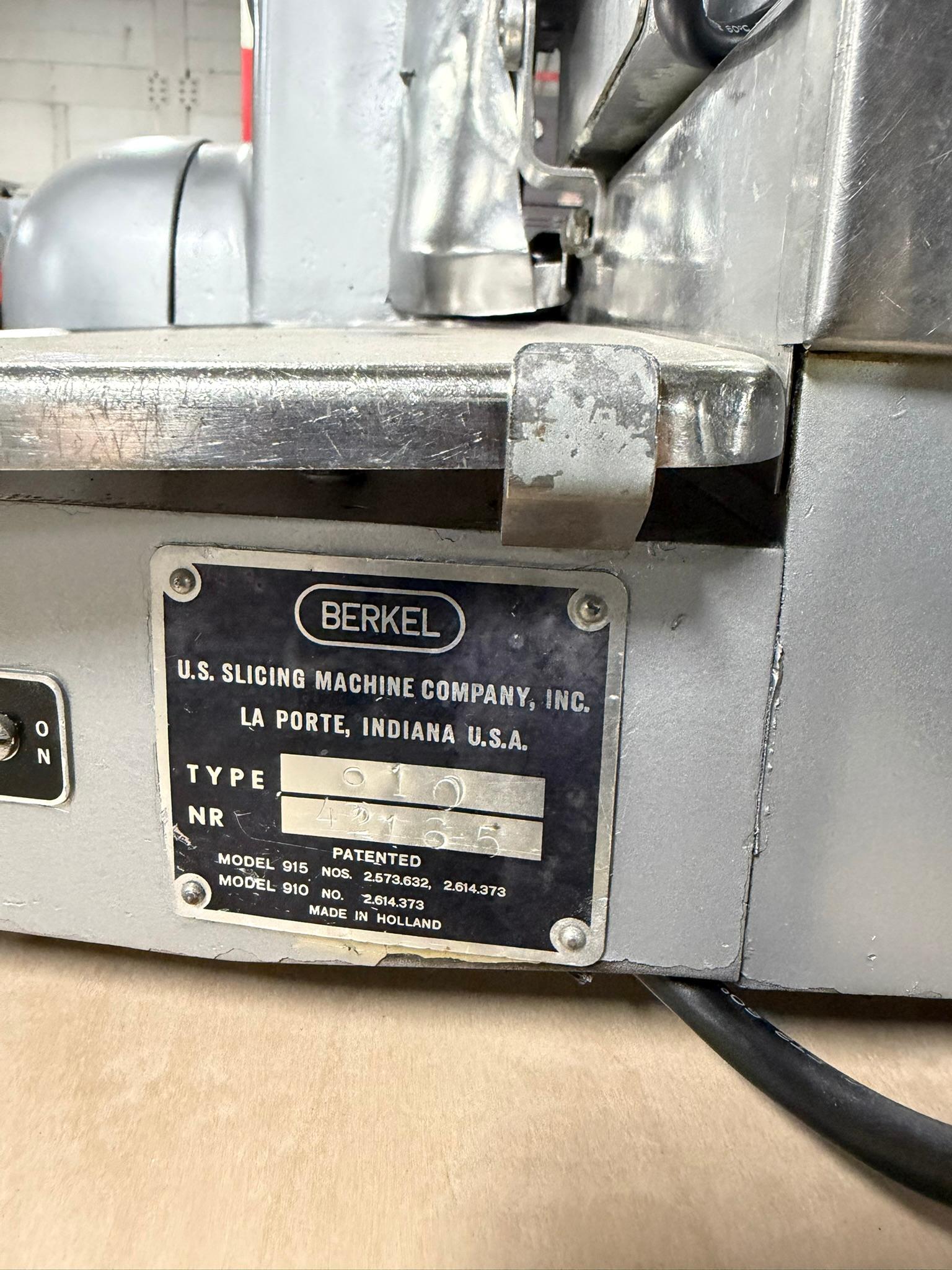 Berkel 910 Commercial Meat Slicer. REFURBISHED CFE-0171