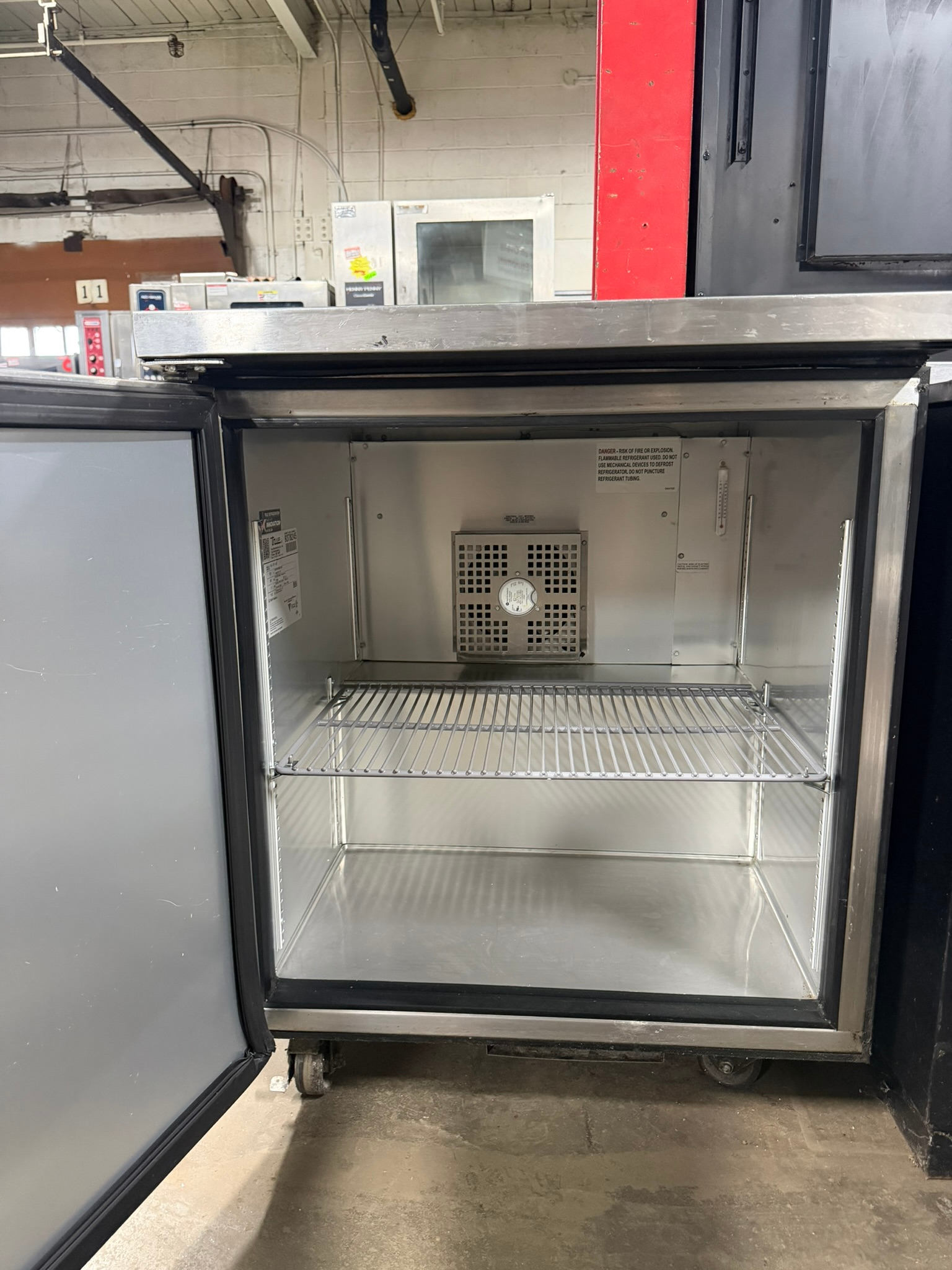 True TUC-27 Undercounter Refrigerator 27″ REFURBISHED CFE-0175