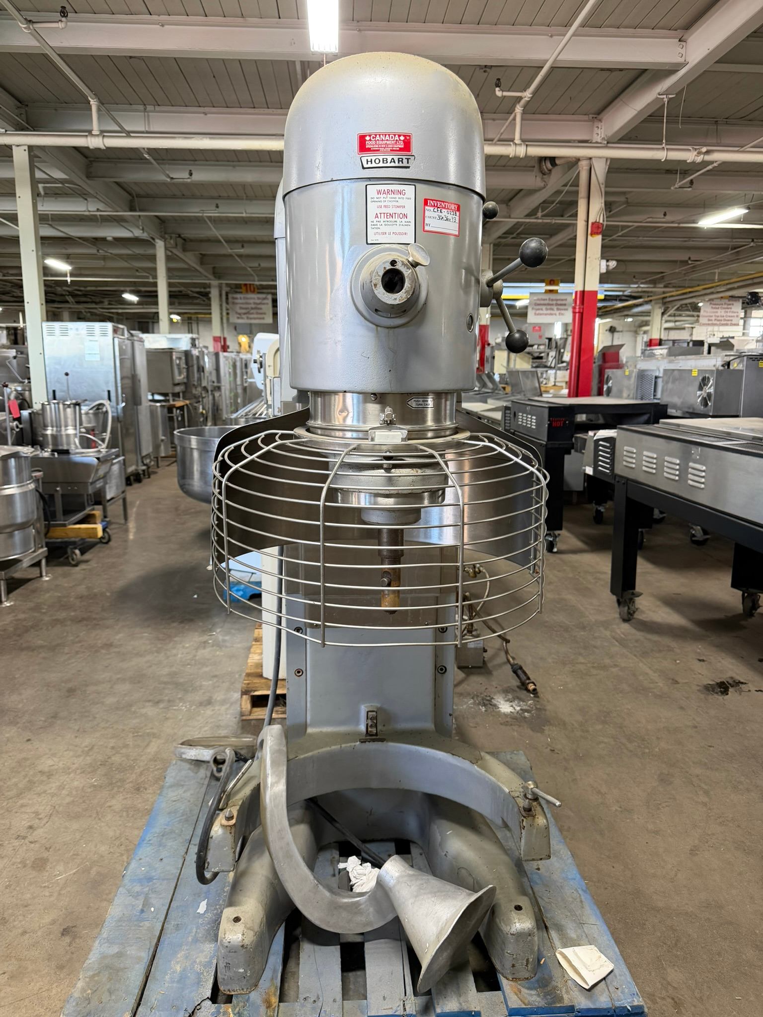 Hobart V1401 Heavy-duty, commercial 140-quart planetary mixer **BOWL AND HOOK INCLUDED** REFURBISHED CFE-0238 Hobart V1401 Heavy-duty, commercial 140-quart planetary mixer **BOWL AND HOOK INCLUDED** REFURBISHED CFE-0238