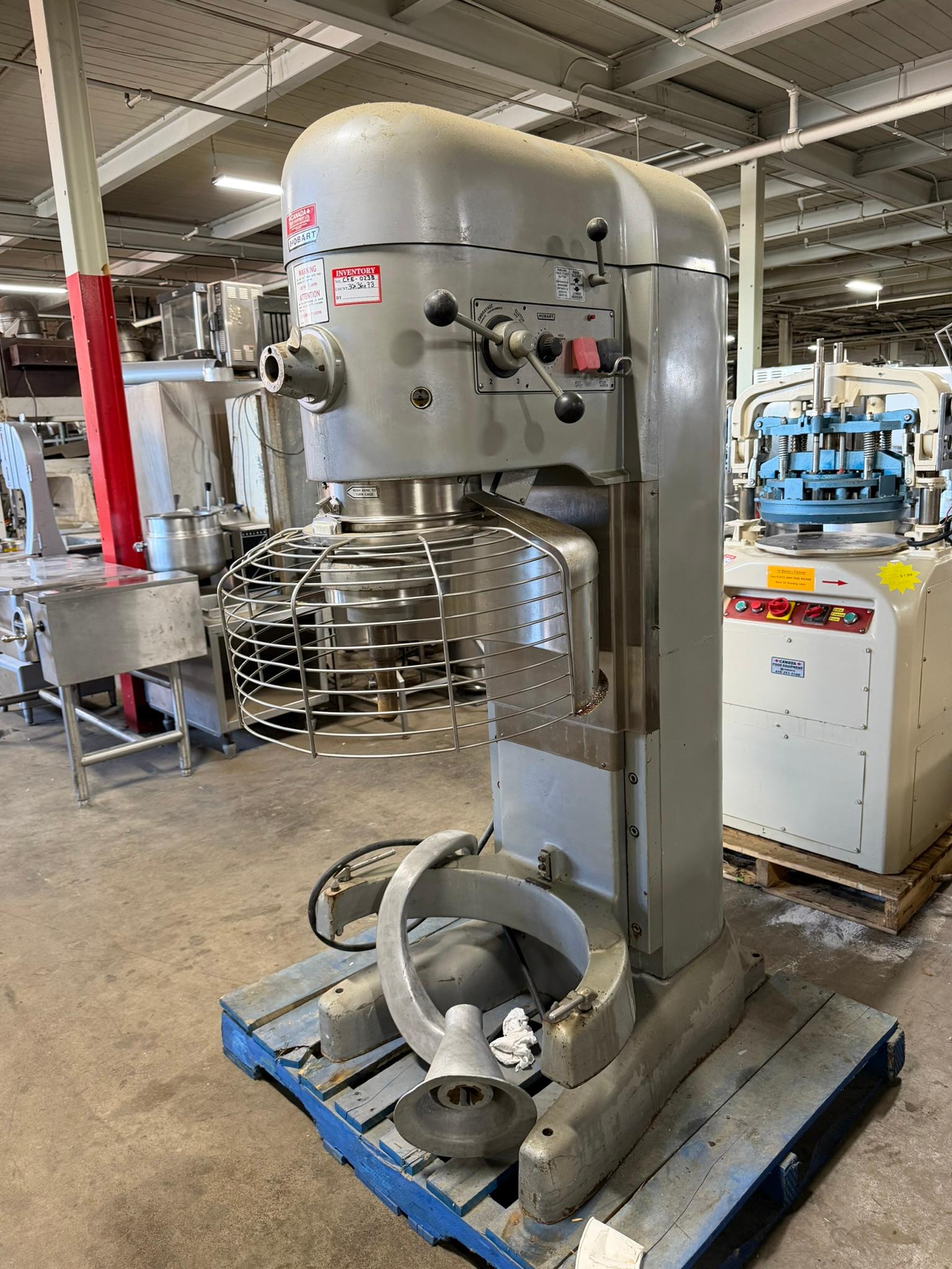 Hobart V1401 Heavy-duty, commercial 140-quart planetary mixer **BOWL AND HOOK INCLUDED** REFURBISHED CFE-0238 Hobart V1401 Heavy-duty, commercial 140-quart planetary mixer **BOWL AND HOOK INCLUDED** REFURBISHED CFE-0238