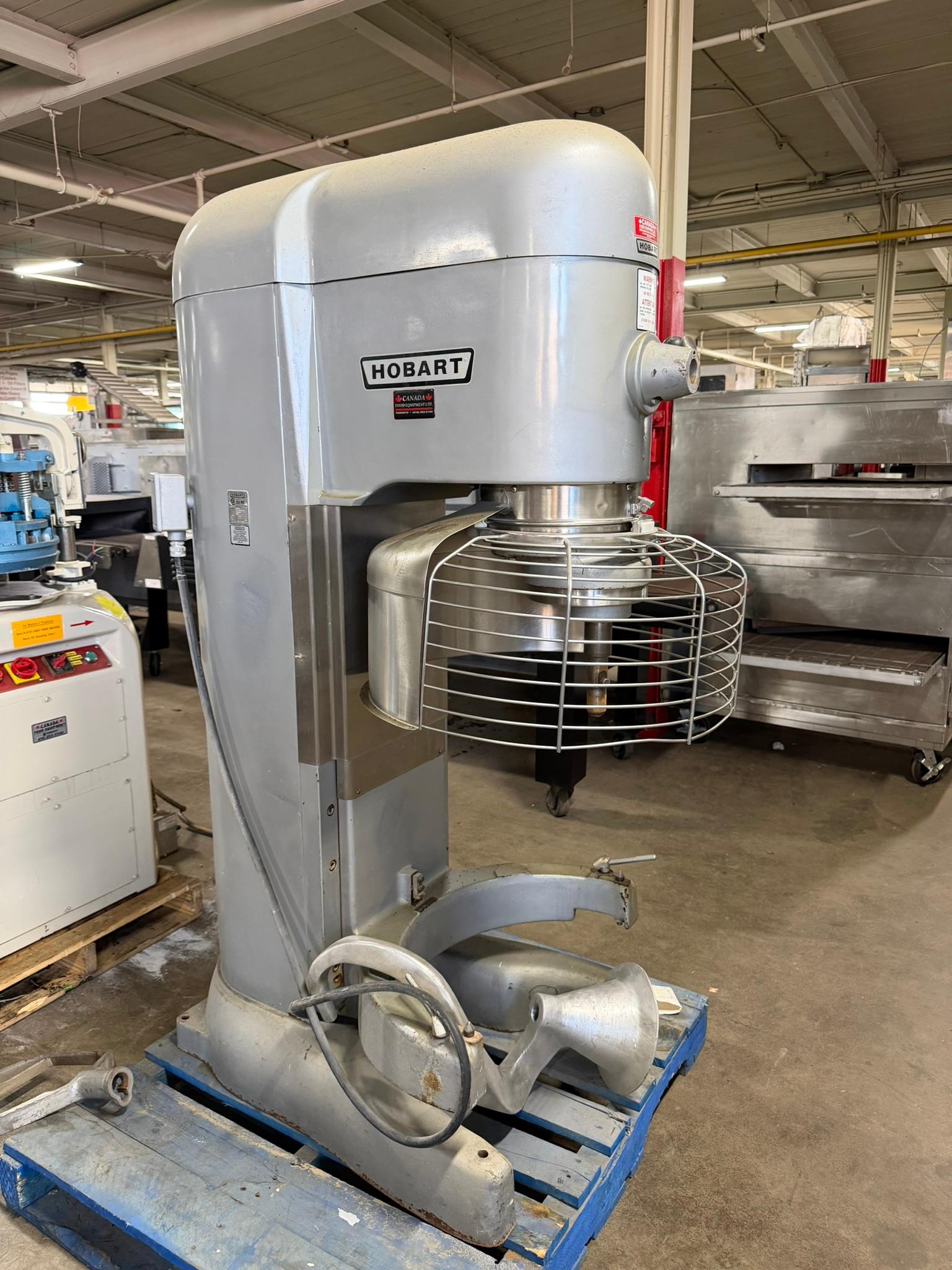 Hobart V1401 Heavy-duty, commercial 140-quart planetary mixer **BOWL AND HOOK INCLUDED** REFURBISHED CFE-0238 Hobart V1401 Heavy-duty, commercial 140-quart planetary mixer **BOWL AND HOOK INCLUDED** REFURBISHED CFE-0238