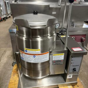 Cleveland KGT6T Table Top Tilting 2/3 Steam Jacketed Gas Fired Kettle 6 Gallon/ 23 Liters - 34,000 BTU REFURBISHED CFE-0248 Cleveland KGT6T Table Top Tilting 2/3 Steam Jacketed Gas Fired Kettle 6 Gallon/ 23 Liters - 34,000 BTU REFURBISHED CFE-0248
