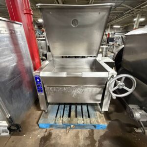 Cleveland SGL-40-T4 is a 40-gallon commercial gas tilting skillet REFURBISHED REFURBISHED CFE-0258 Cleveland SGL-40-T4 is a 40-gallon commercial gas tilting skillet REFURBISHED REFURBISHED CFE-0258