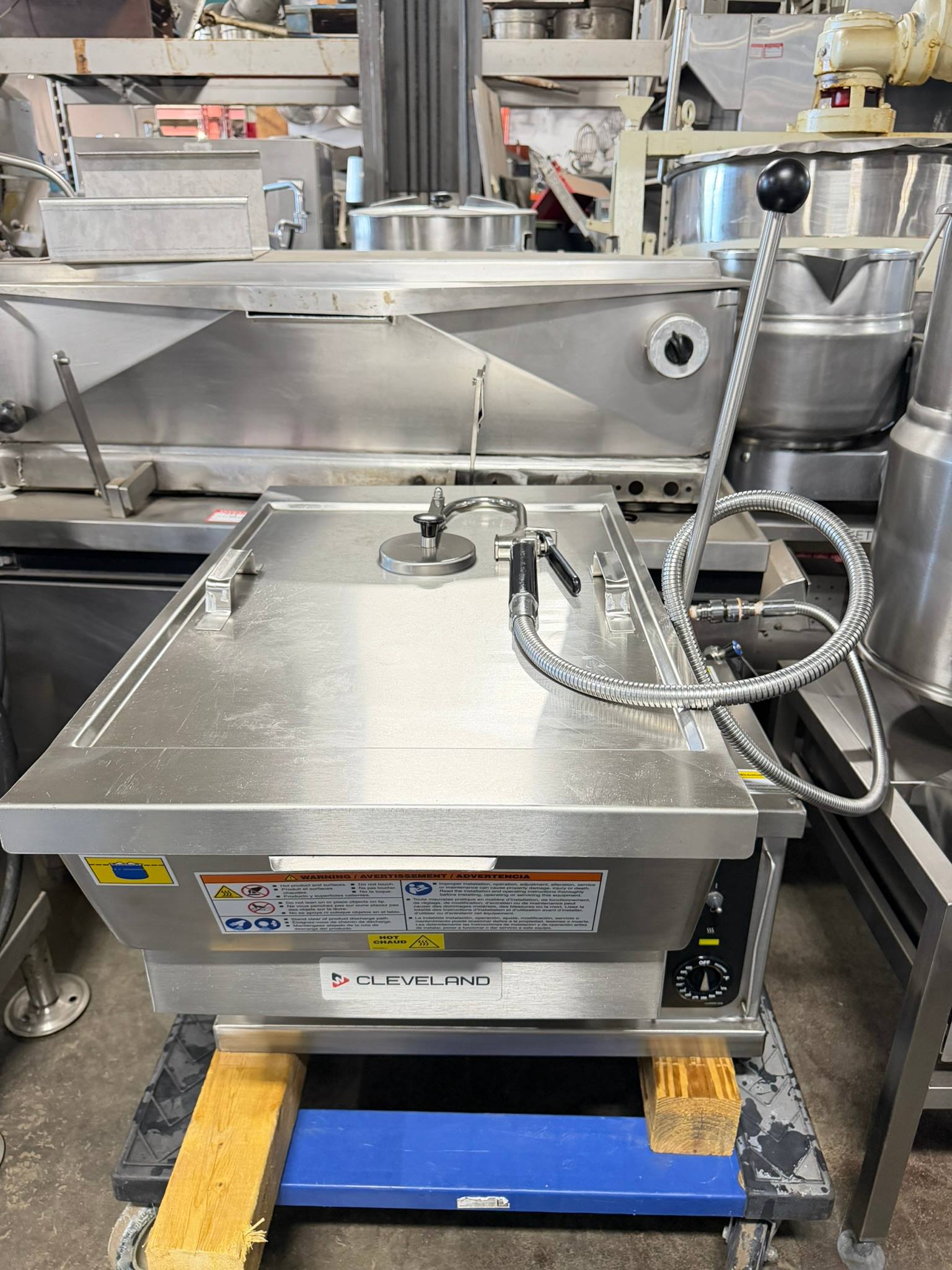 Cleveland SET10 Countertop 10 Gallon Tilt Skillet, Electric REFURBISHED CFE-0284 Cleveland SET10 Countertop 10 Gallon Tilt Skillet, Electric REFURBISHED CFE-0284